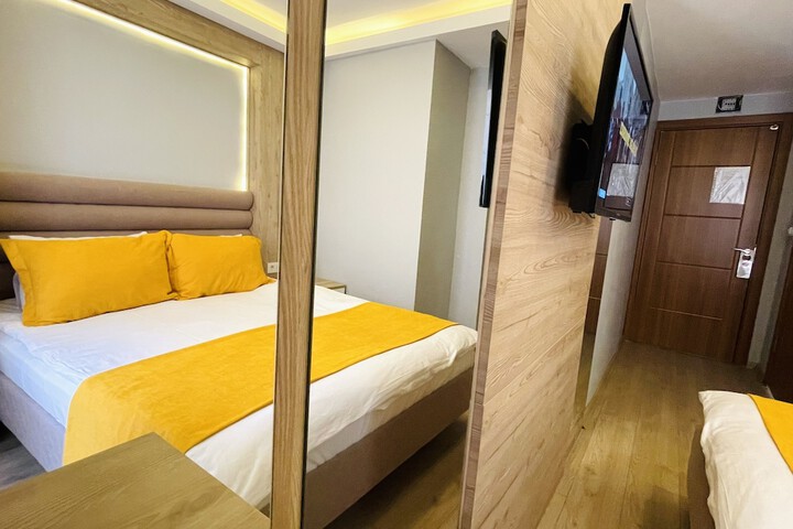 Room 11 of 34