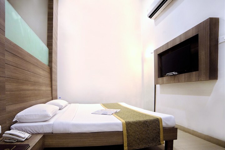 Room 7 of 14