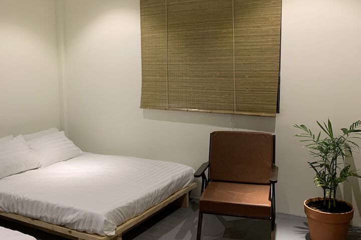 Room 9 of 42