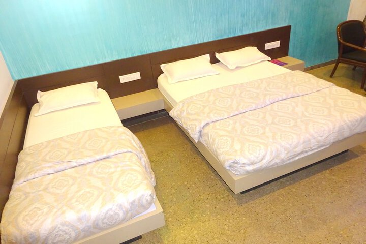 Room 7 of 9