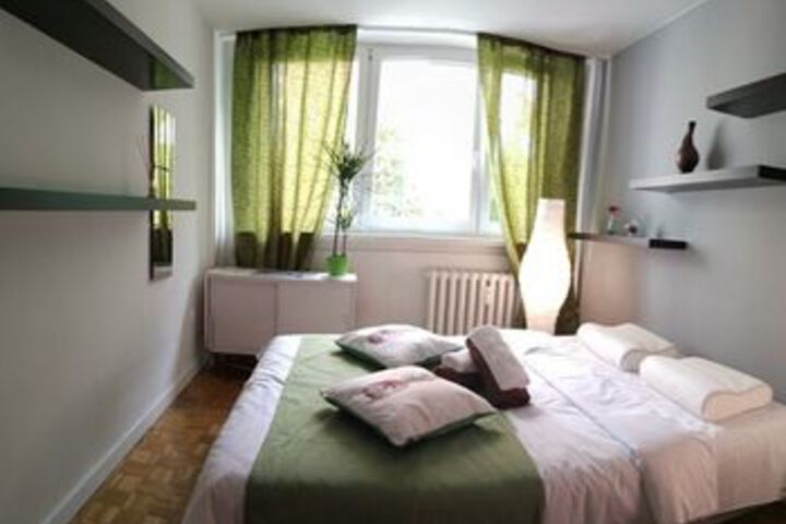 Room 7 of 9