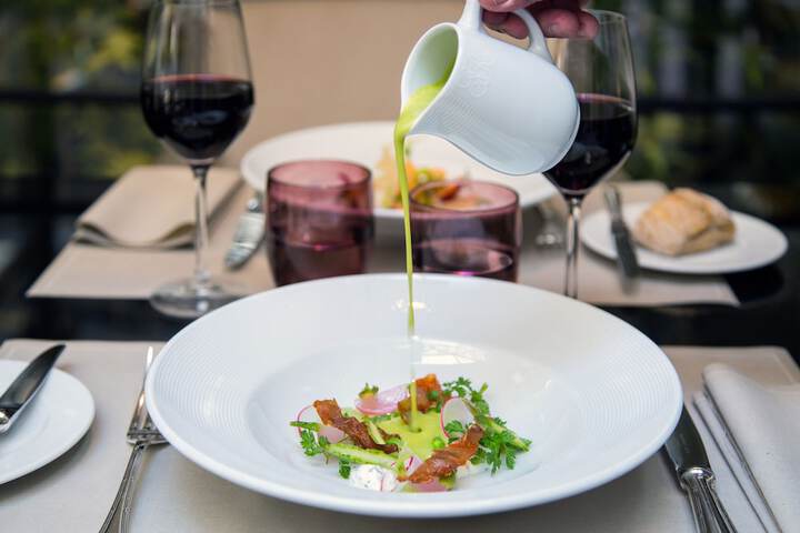 Dining 62 of 75