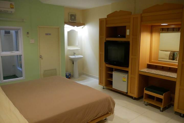 Room 11 of 32