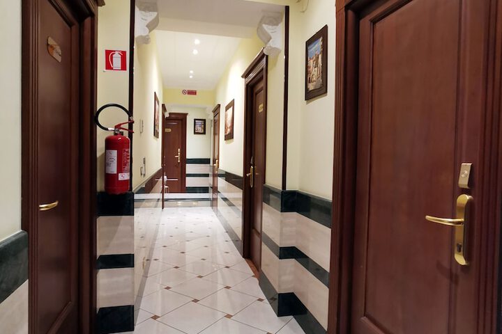 Room 15 of 34