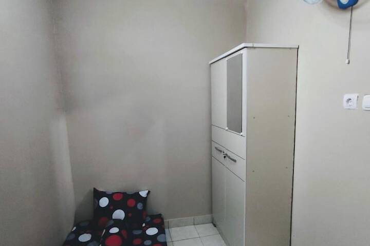 Room 4 of 5