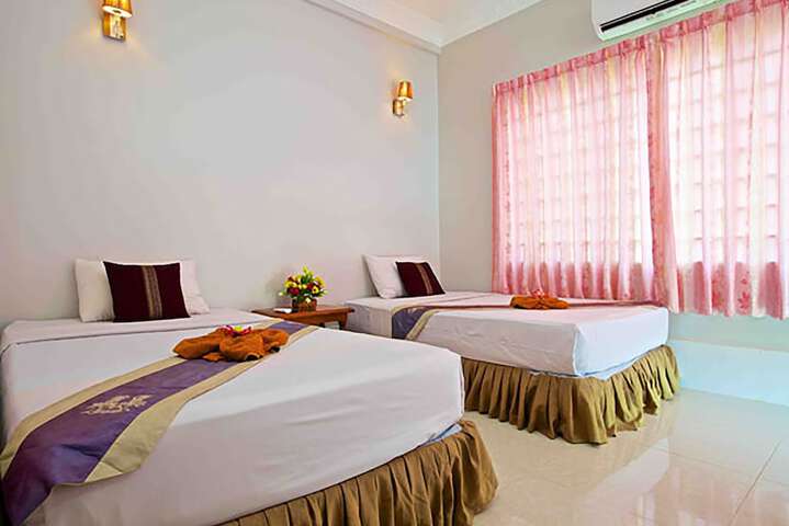 Room 25 of 28