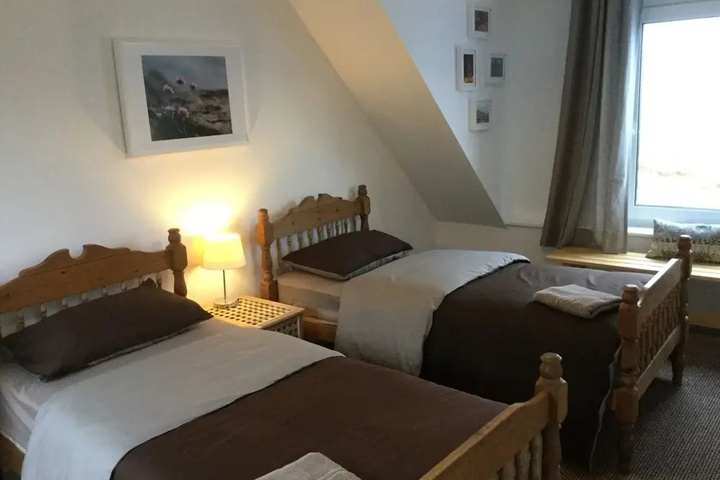 Room 5 of 12