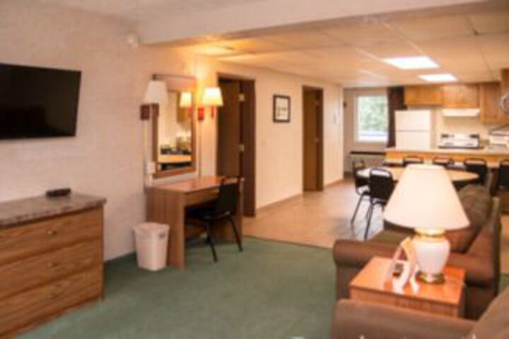 Room 32 of 43