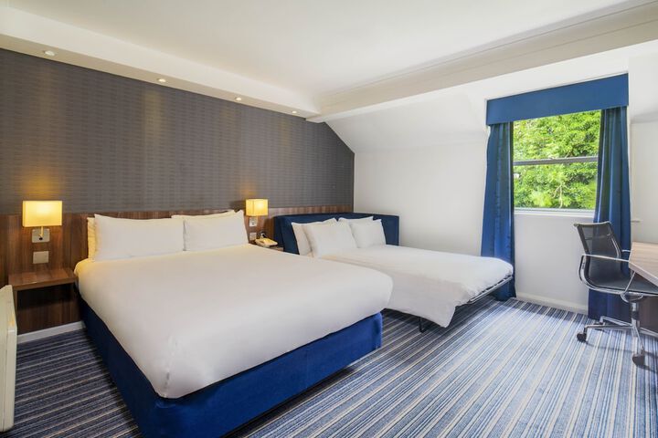 Room 4 of 52