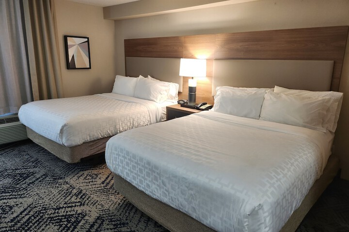 Queen Bed Accessible (7 of 32)