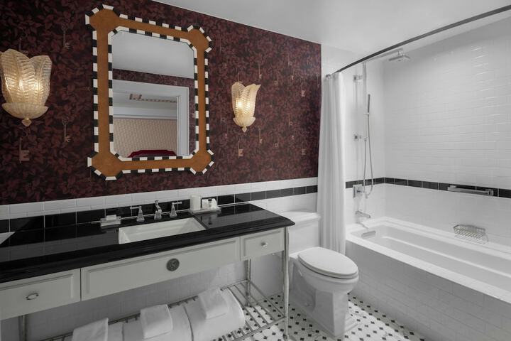 Room 52 of 81