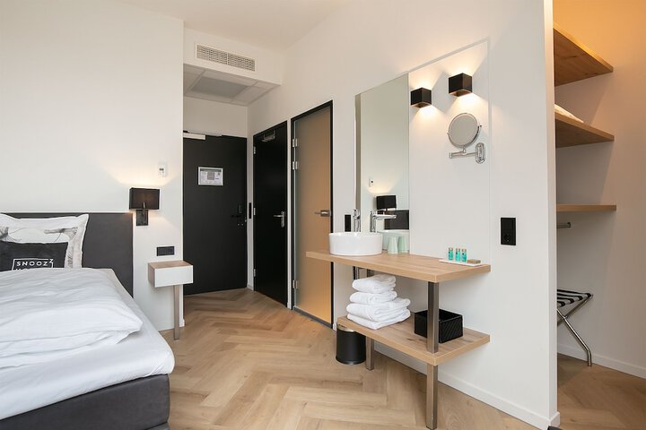 Room 17 of 49