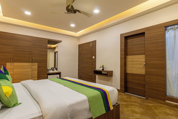 Room 14 of 38