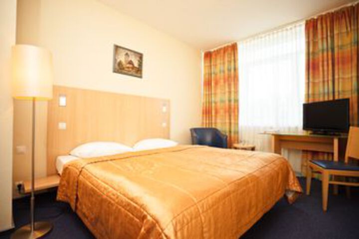 Room 7 of 13