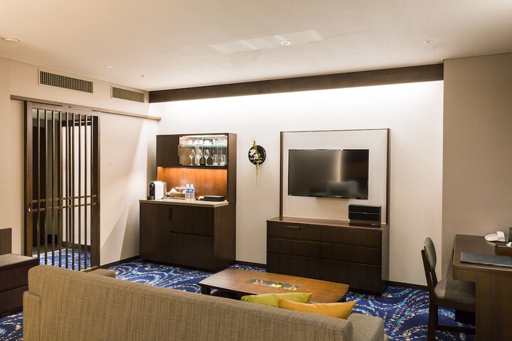 Room 28 of 76