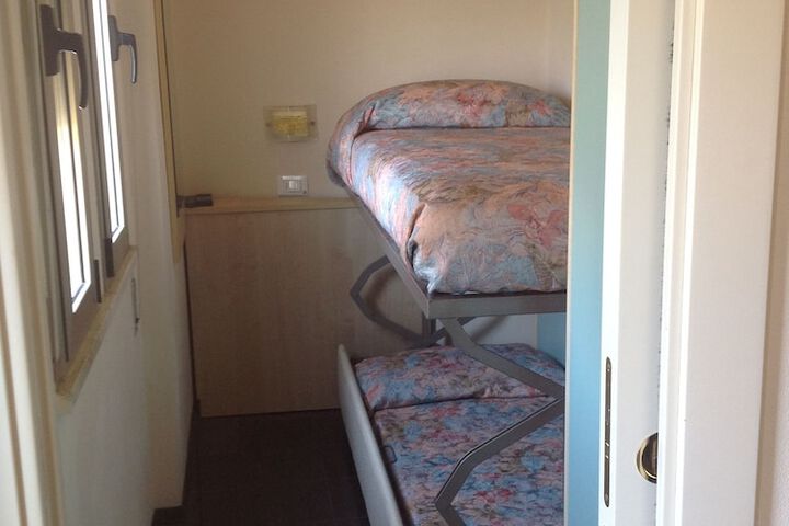 Room 6 of 24