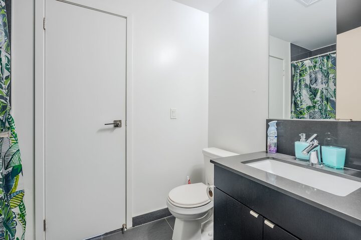 Room 215 of 242
