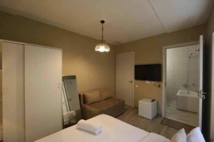 Room 11 of 15