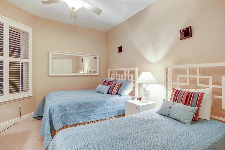 Room 3 of 33