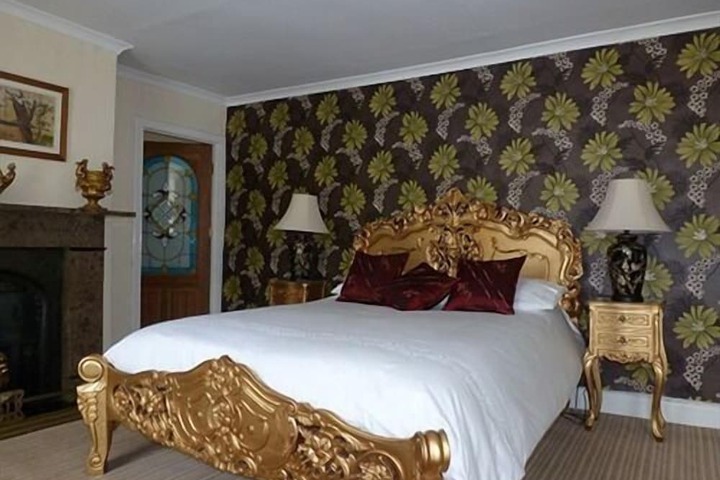 Room 5 of 30