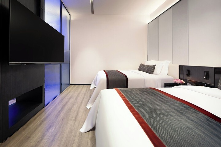 Room 44 of 126