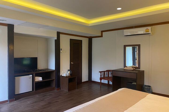 Room 28 of 53