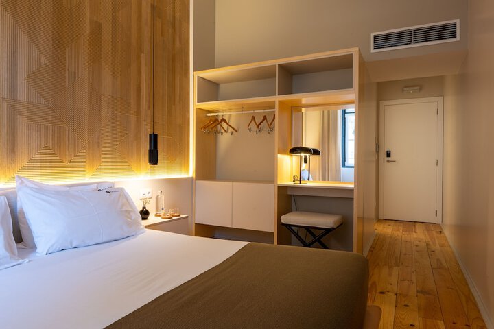 Room 27 of 65