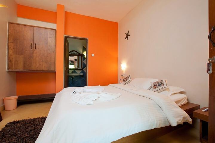 Room 3 of 193
