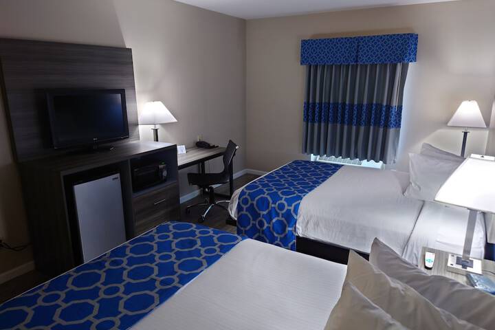 2 Queen Beds (5 of 8)
