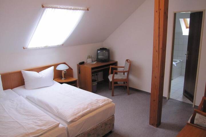 Room 8 of 36