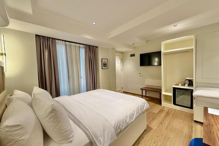 Room 10 of 126