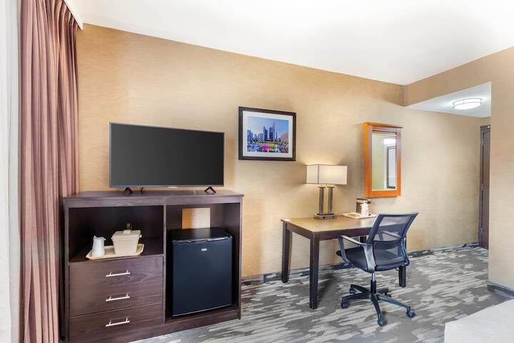 Room 6 of 44