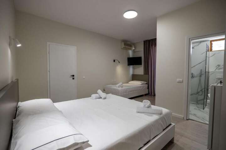 Room 8 of 44