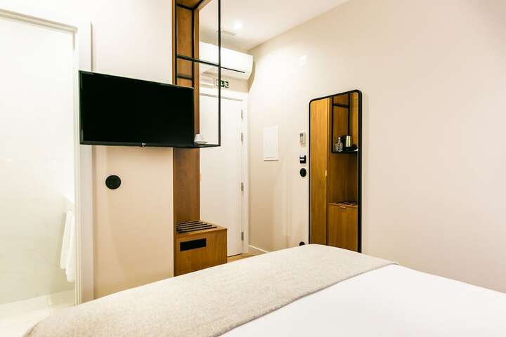 Room 12 of 33