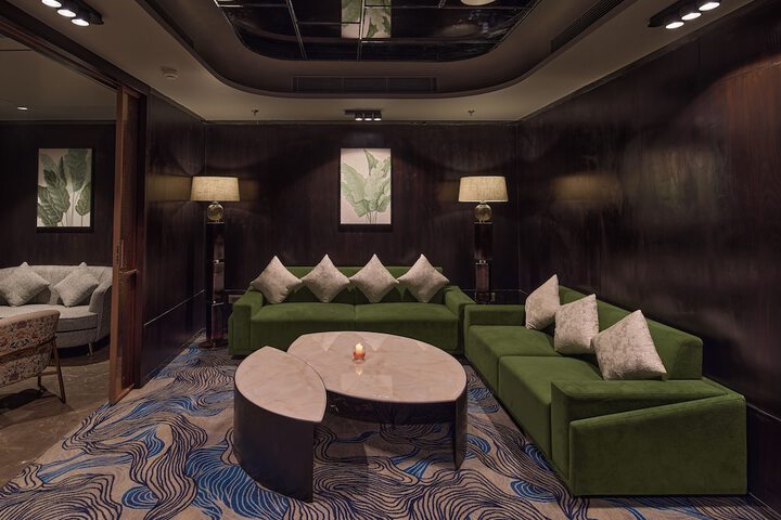 Lounge 116 of 126