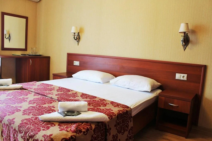 Room 2 of 10