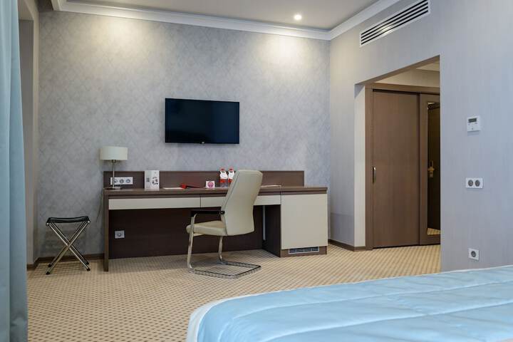 Room 9 of 32