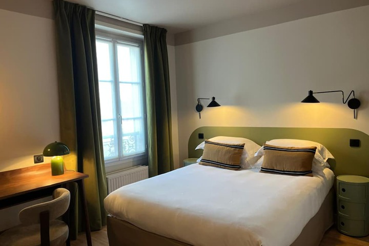 Room 6 of 11