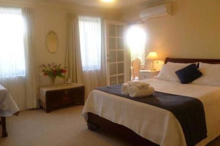 Room 6 of 34