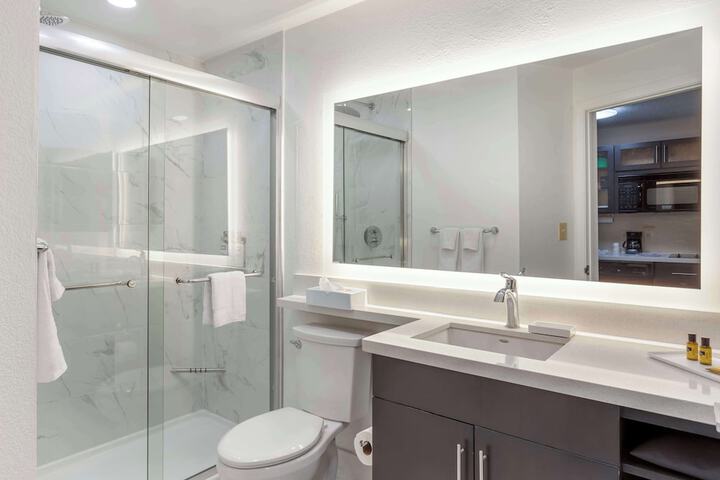 1 Queen Bed Full Kitchen (14 of 18)