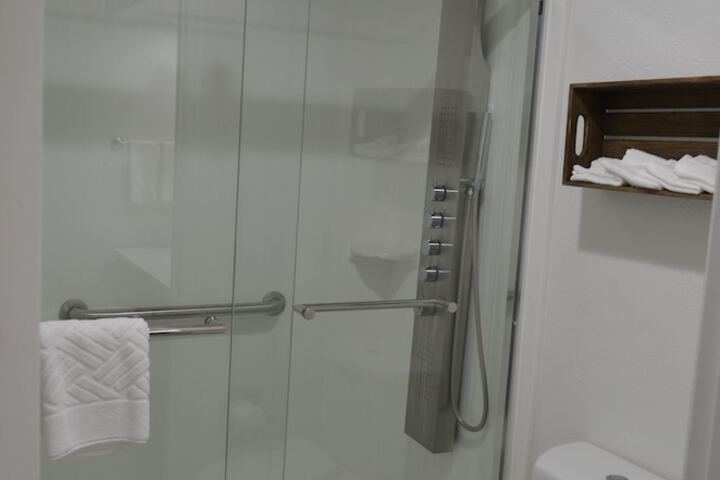 2 Queen Beds (2 of 13)