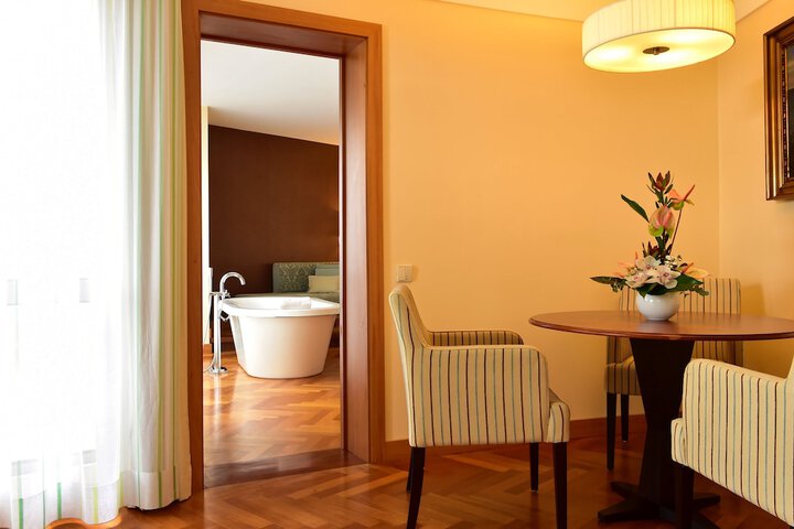 Room 62 of 250
