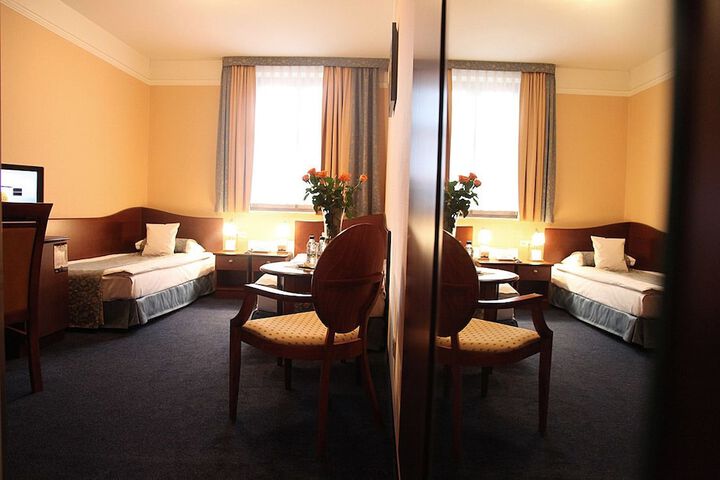 Room 33 of 60