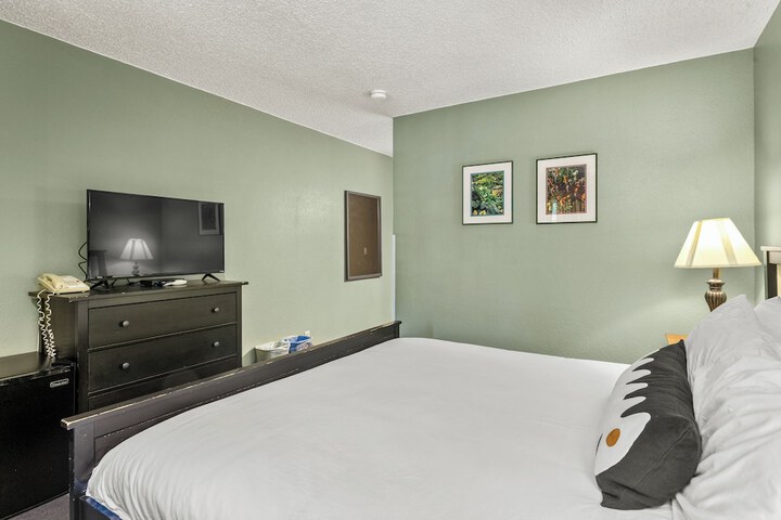 Room 10 of 43