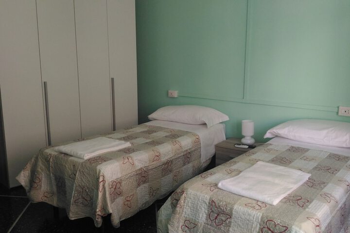 Room 8 of 32