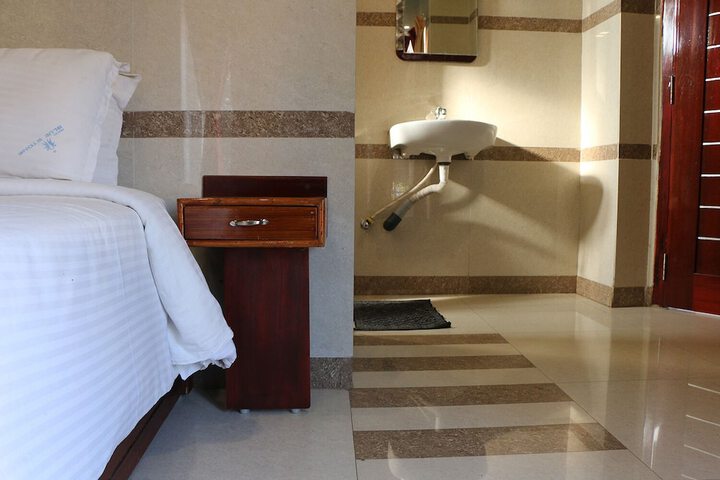 Room 5 of 25