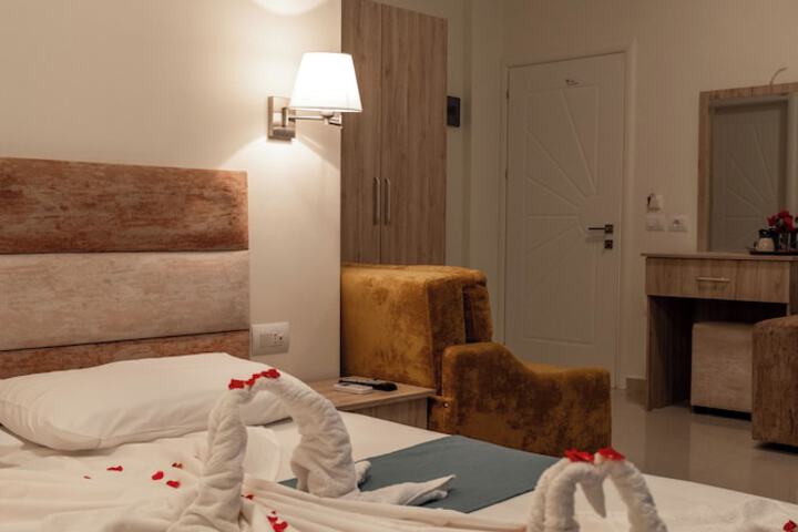 Room 28 of 156
