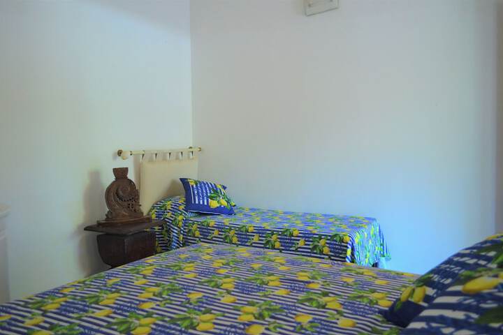 Room 33 of 76