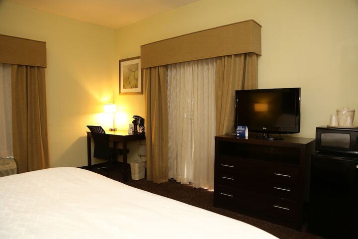 Standard King Bed Accessible (9 of 12)