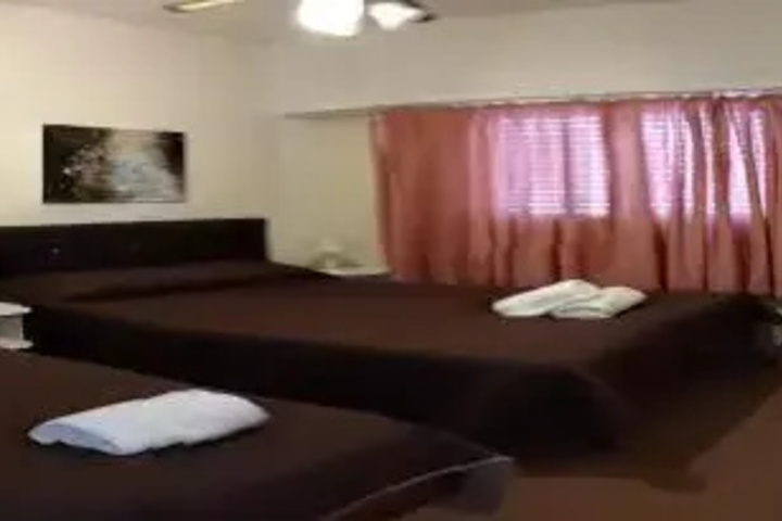 Room 4 of 10